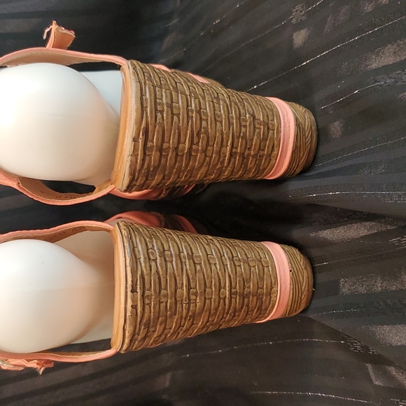 Belle Marie Coral Rhinestone 4" Wedge Sandal, sz 8.5 - Picture 6 of 10